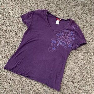 Levi graphic t-shirt with a rose design #y2kfashion